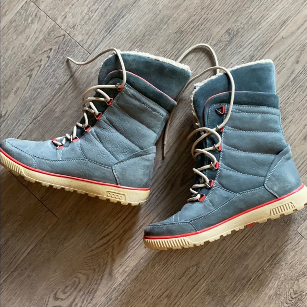 Pale blue Ecco snow boots
